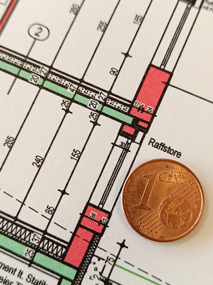 Reißfester Bauplan auf extra stabilem PVC-Material – ideal für den Bauleiter.