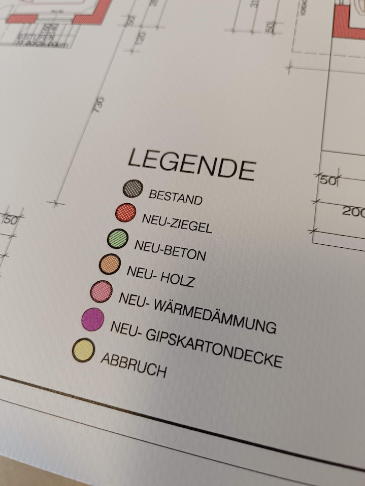 Baustellenplan mit UV-beständigem Druck für langfristige Lesbarkeit und Haltbarkeit.